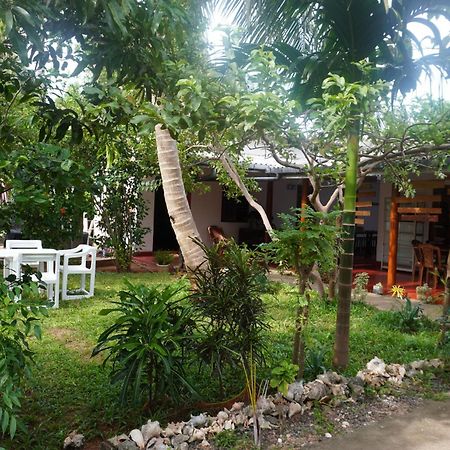 Vibushan Guest House Nilaveli Ngoại thất bức ảnh