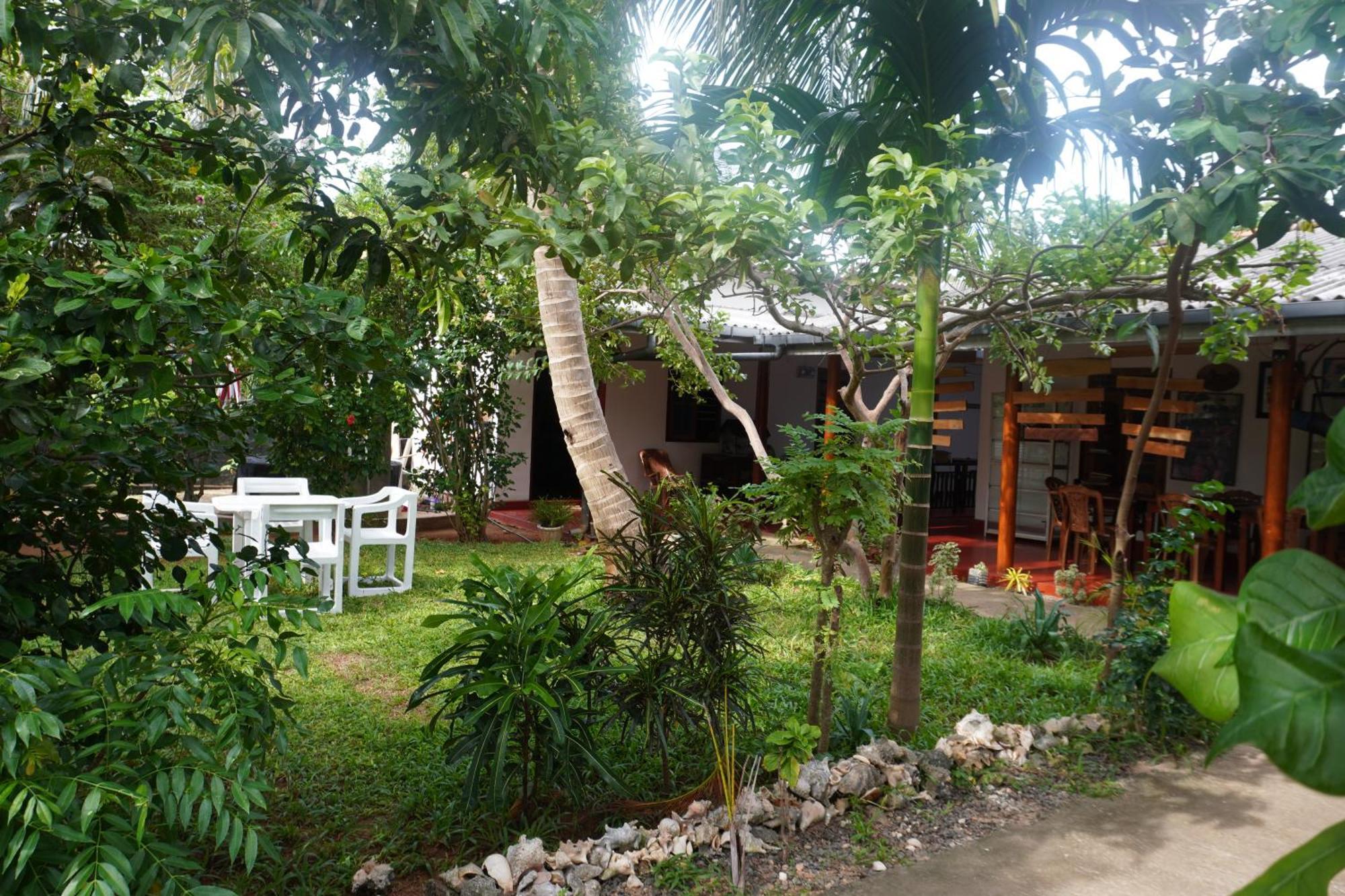 Vibushan Guest House Nilaveli Ngoại thất bức ảnh