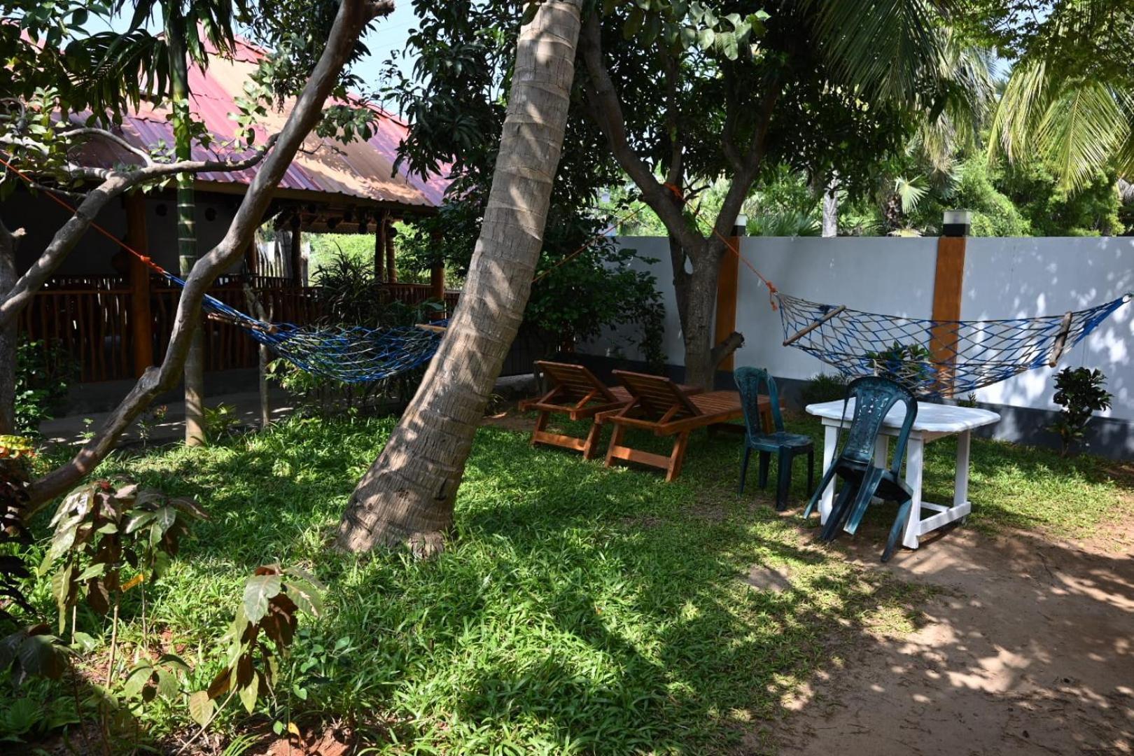 Vibushan Guest House Nilaveli Ngoại thất bức ảnh